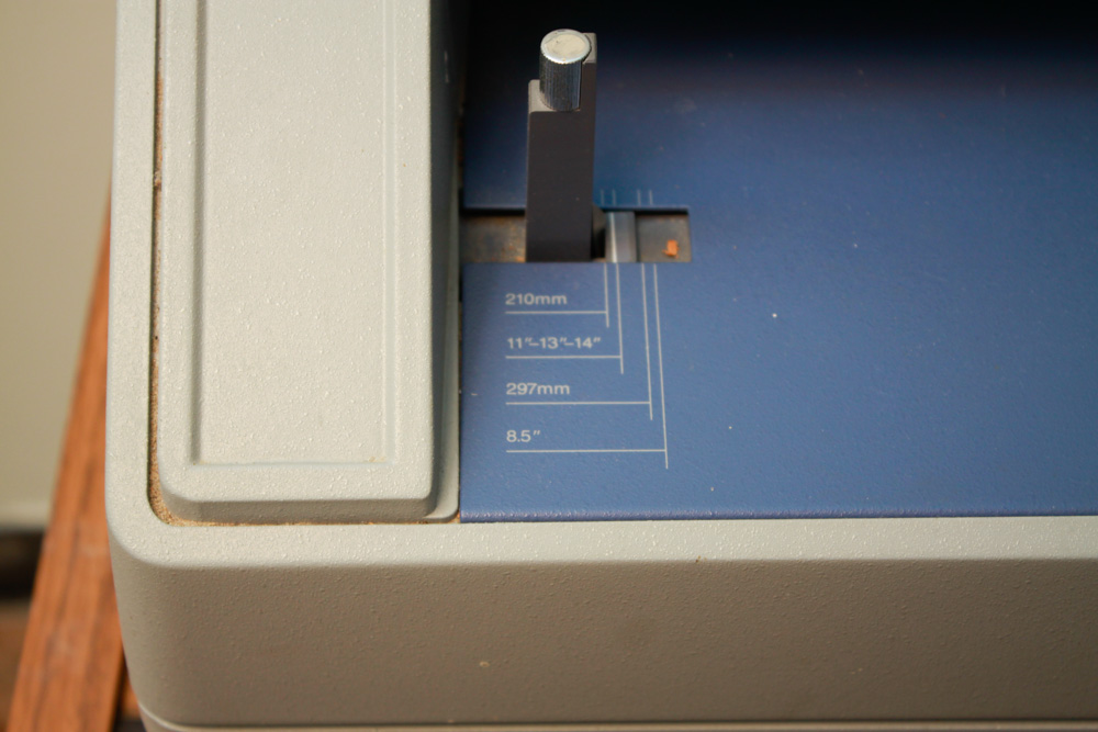 VeloBind Model 750 Binding Machine with Supplies