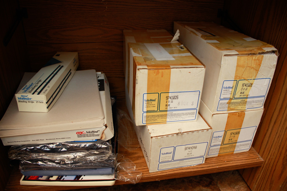 VeloBind Model 750 Binding Machine with Supplies