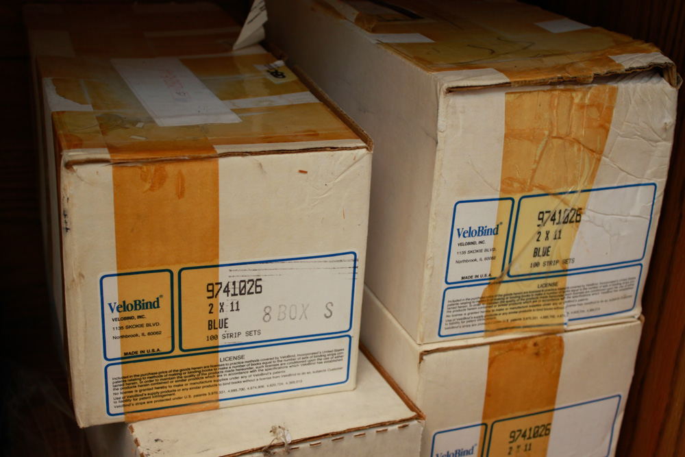 VeloBind Model 750 Binding Machine with Supplies