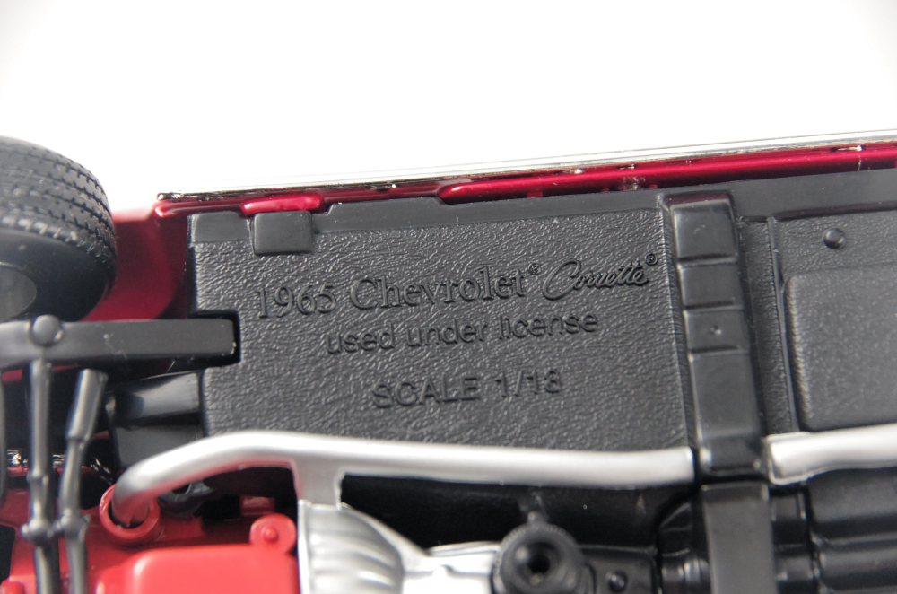 Maisto 1965 Corvette and Chrono Mercedes Benz350SL Die Cast Cars