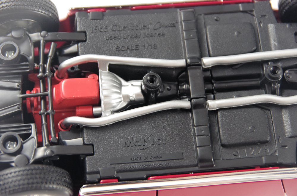 Maisto 1965 Corvette and Chrono Mercedes Benz350SL Die Cast Cars