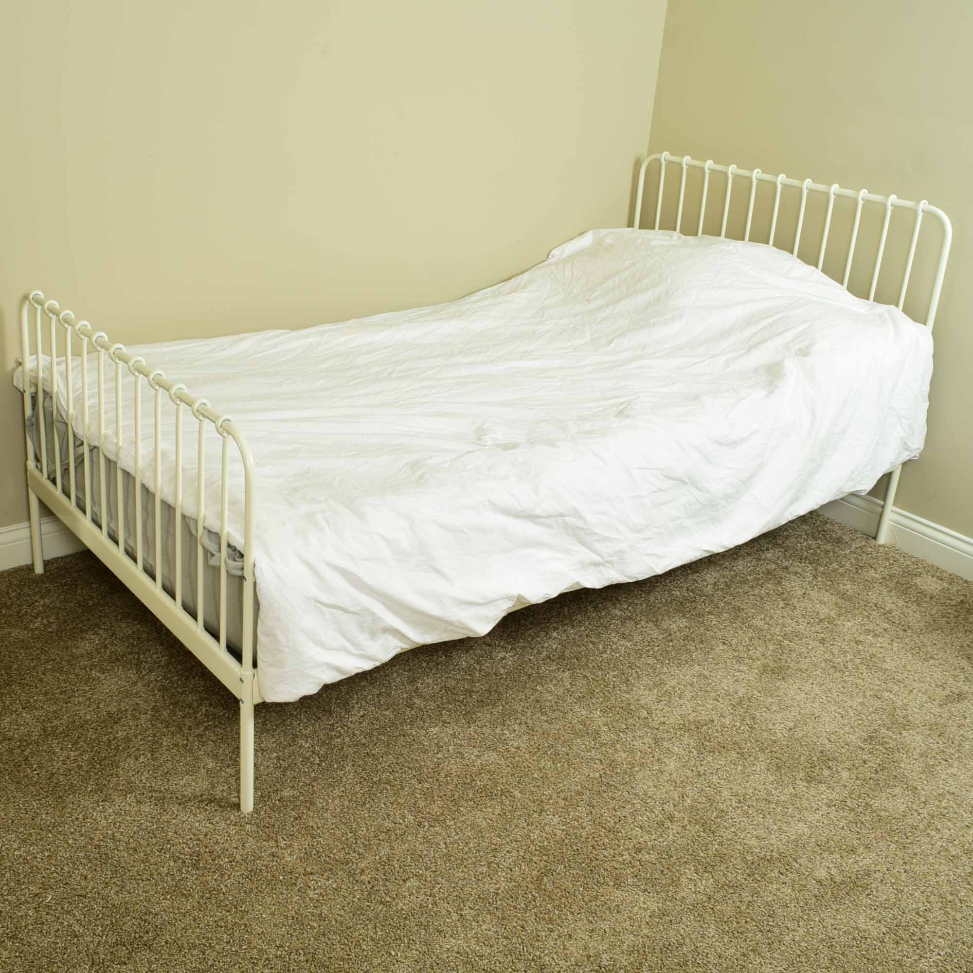 Ikea Minnen White Metal Child's Bed