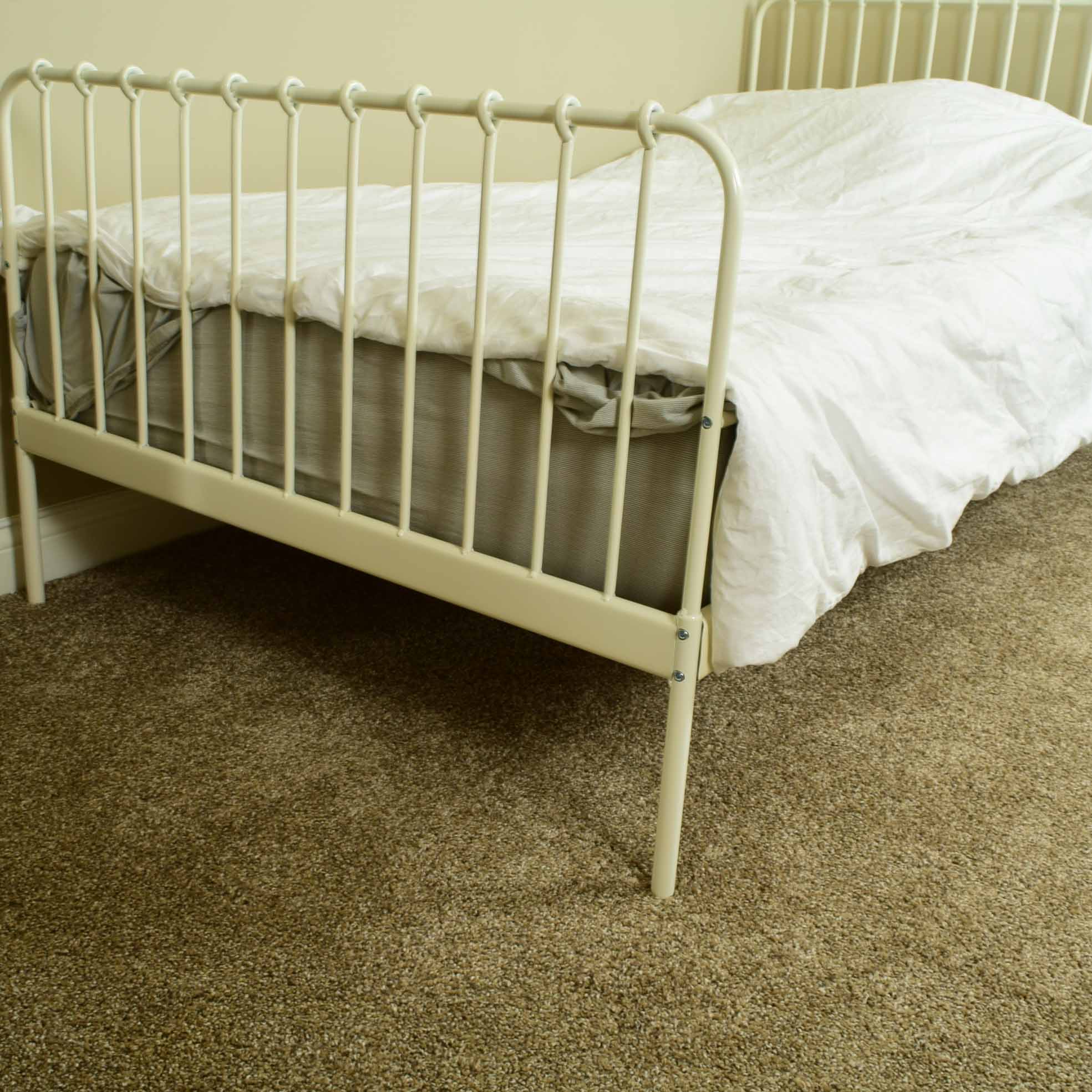 Ikea Minnen White Metal Child's Bed