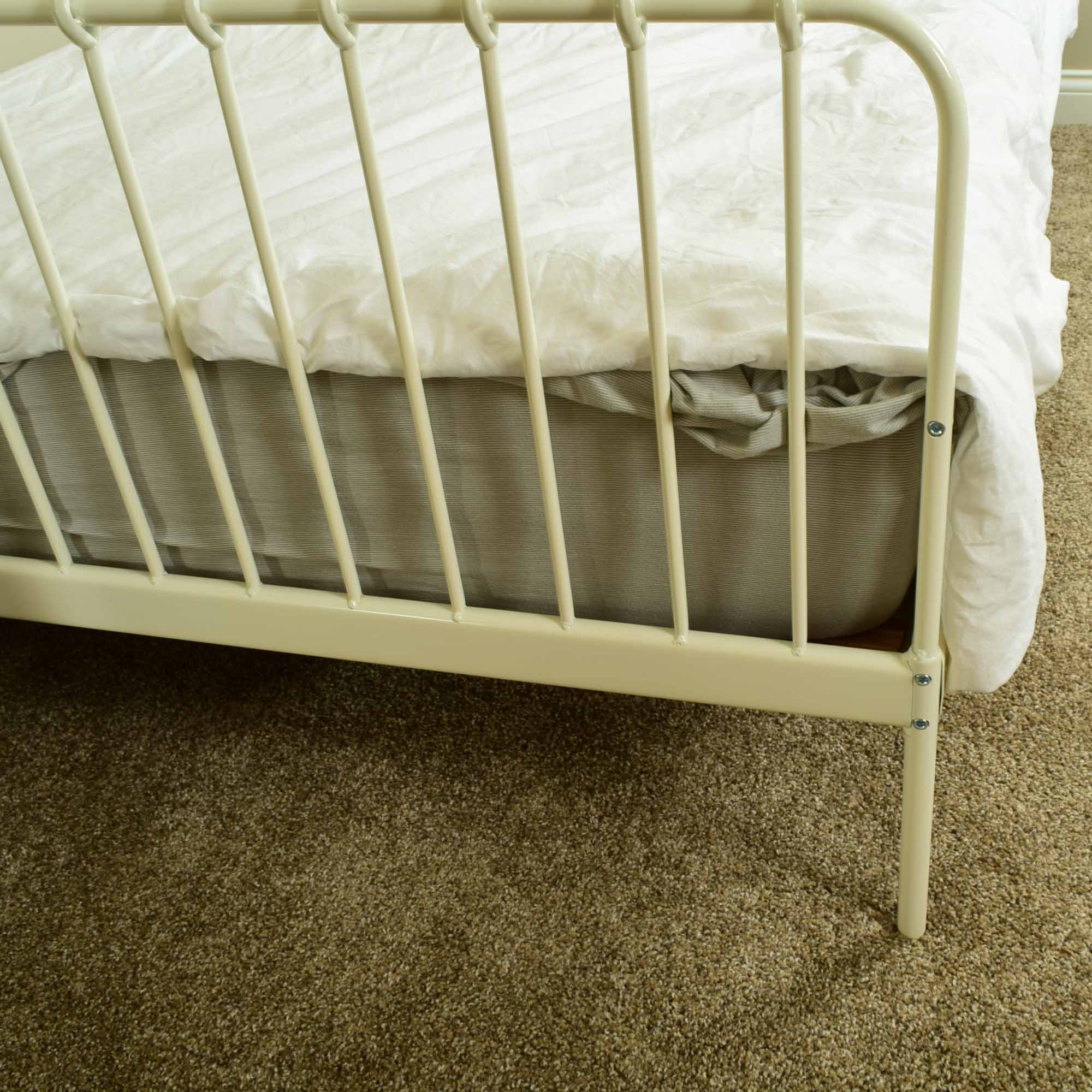 Ikea Minnen White Metal Child's Bed