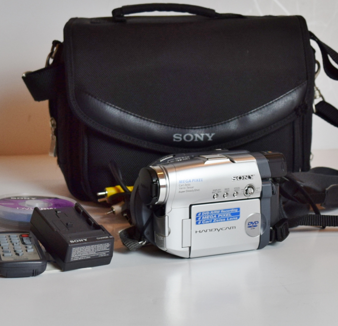 Sony Handycam DCR-DVD201 Digital Video Camera Recorder