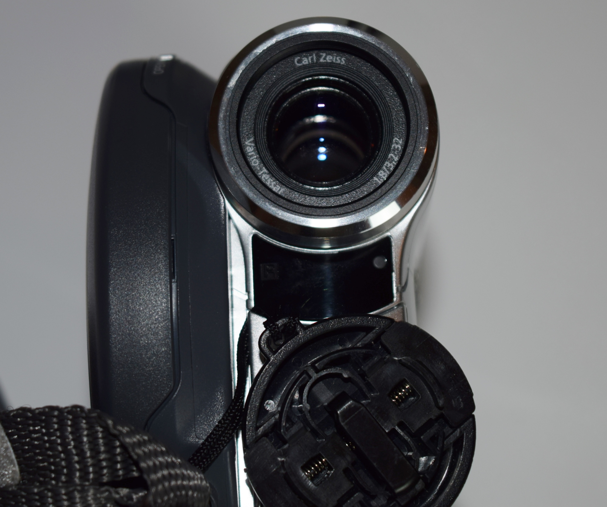 Sony Handycam DCR-DVD201 Digital Video Camera Recorder