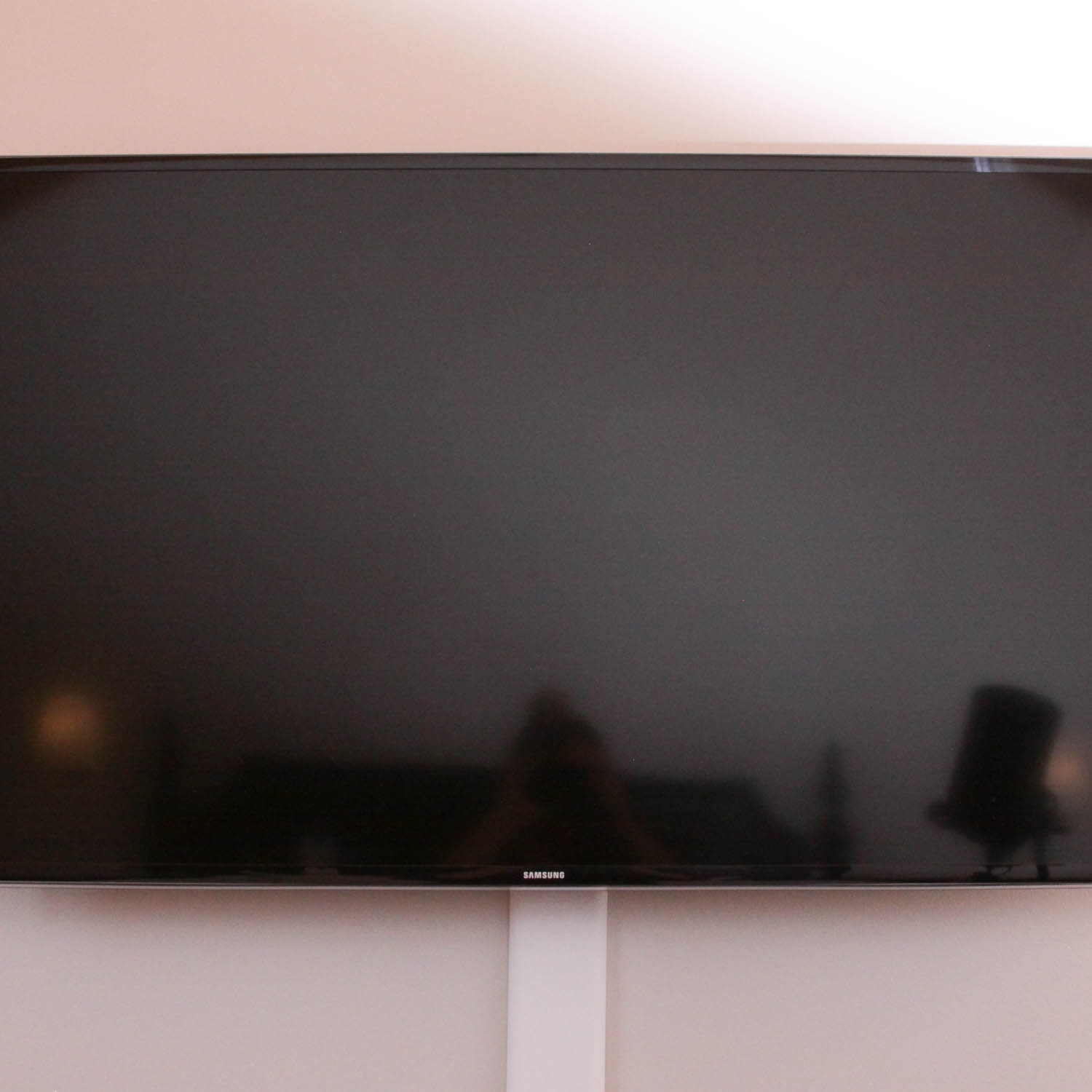 Vizio Flat-Screen Television With Wall Mount and DVD Player