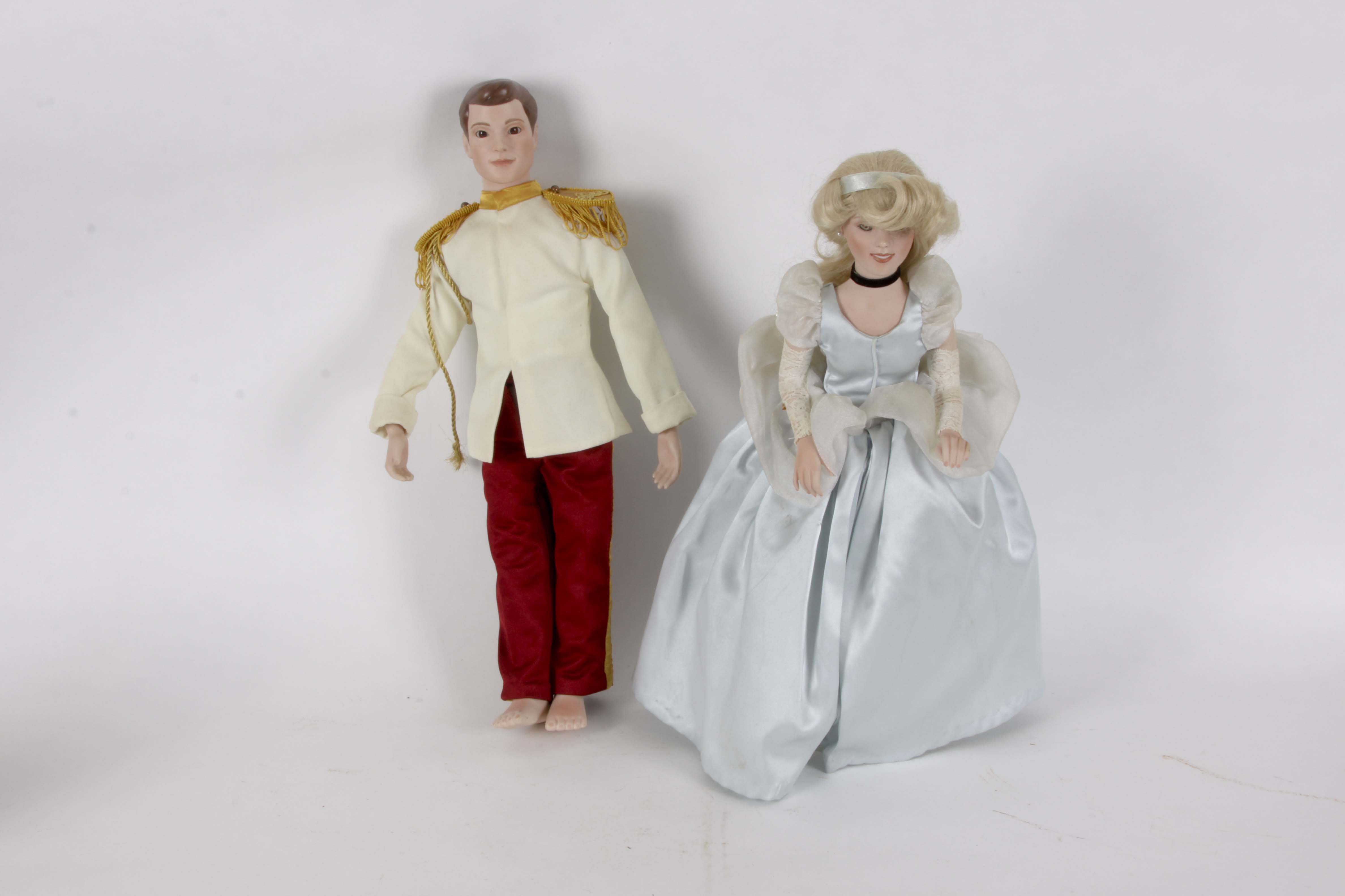 Disney Dolls from "Aladdin" and "Cinderella" with Collector Cards Set