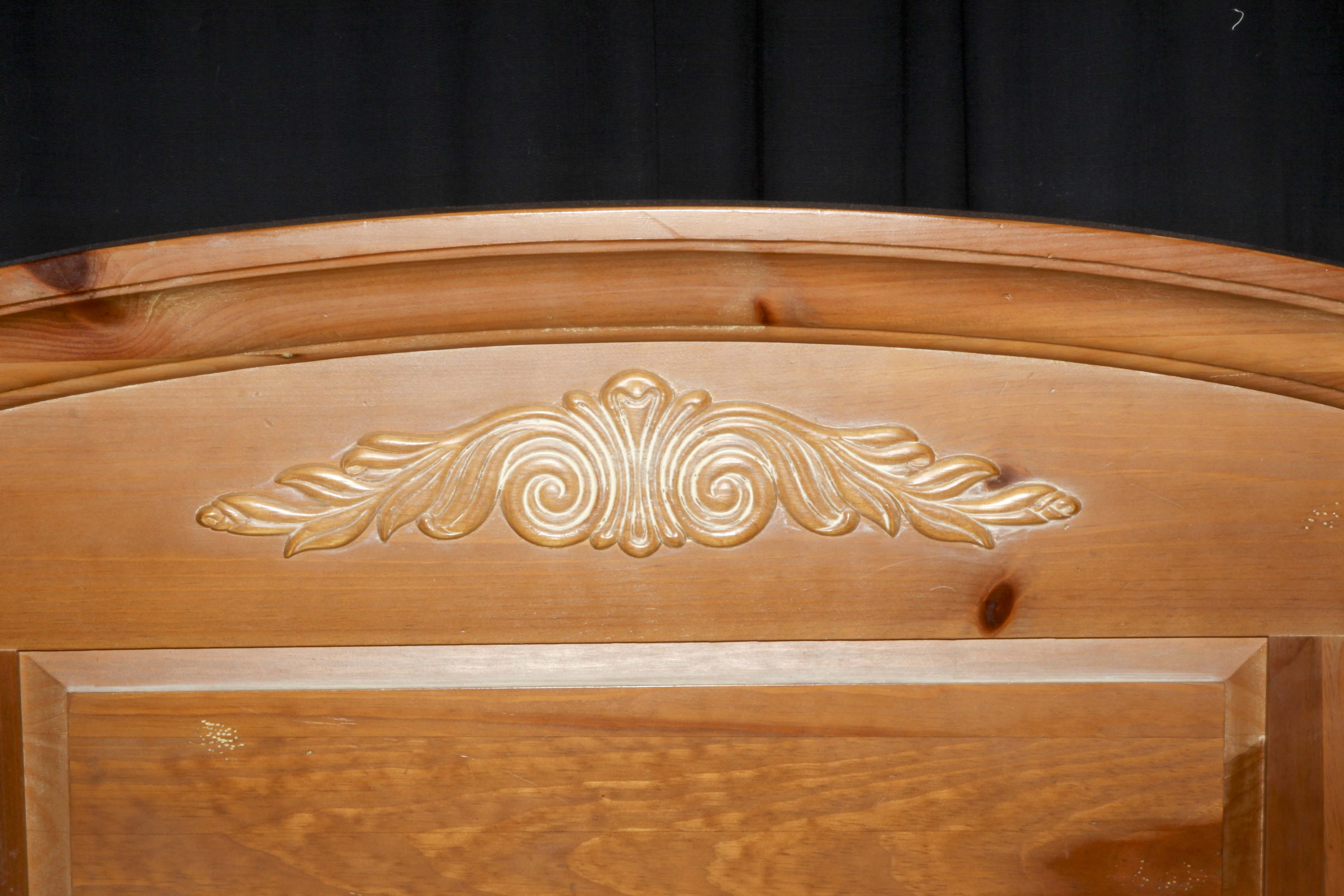 Broyhill Fontana Pine Queen-Size Bed Frame