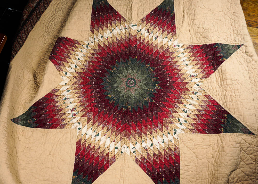 Queen Size Quilt with Throw Blanket and Throw Pillow