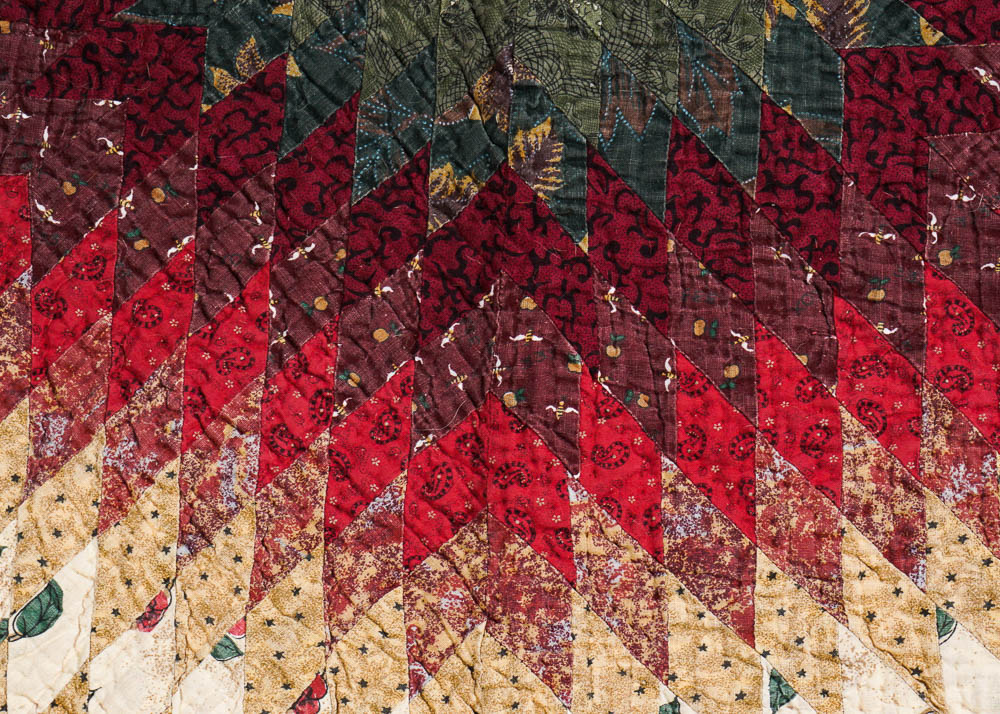 Queen Size Quilt with Throw Blanket and Throw Pillow