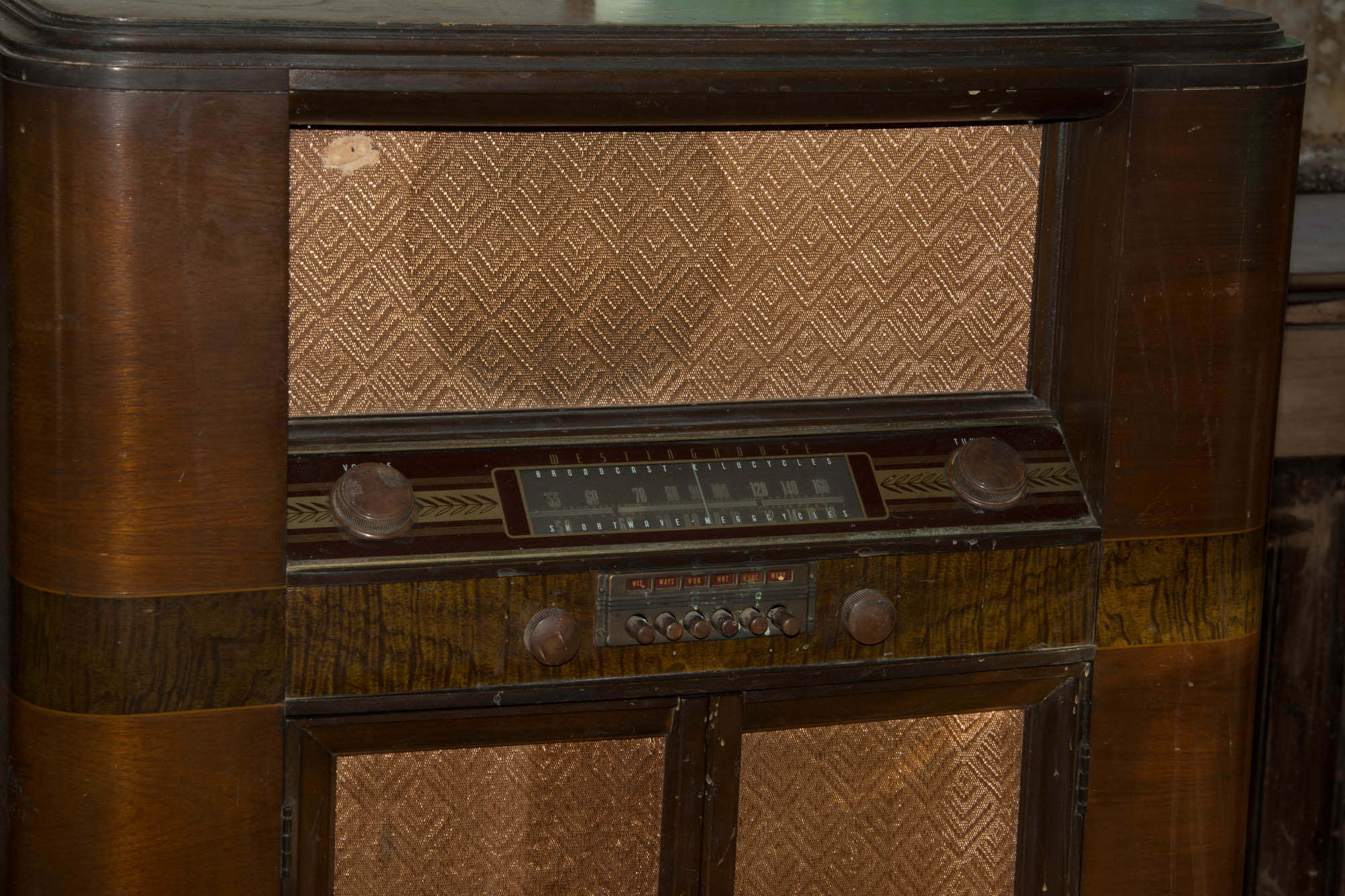 Art Deco Style Westinghouse Radio and Turntable