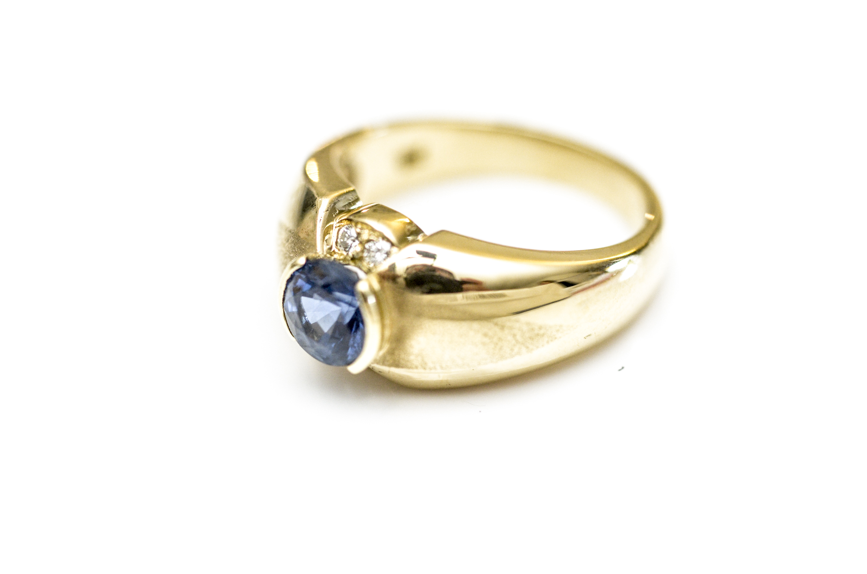 18K Gold Sapphire and Diamond Ring