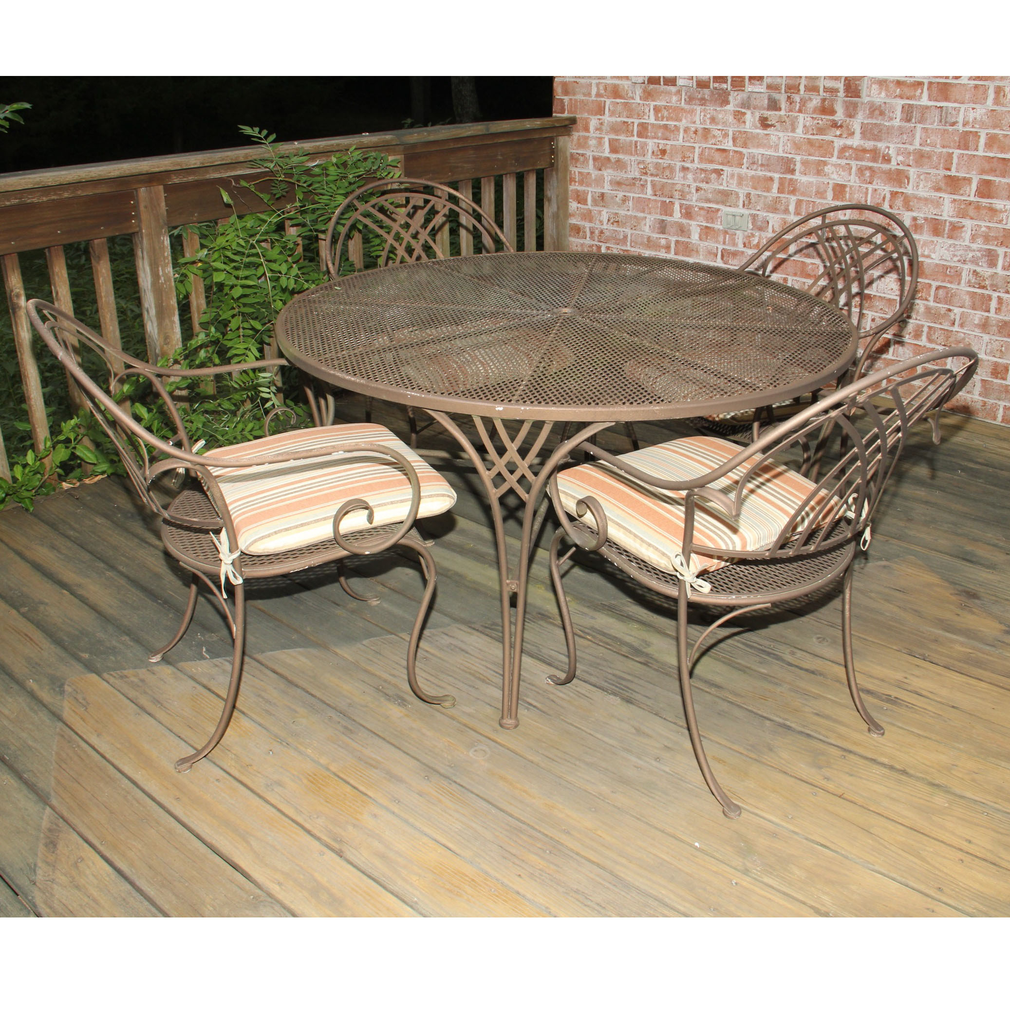 Set of Patio Table And Chairs