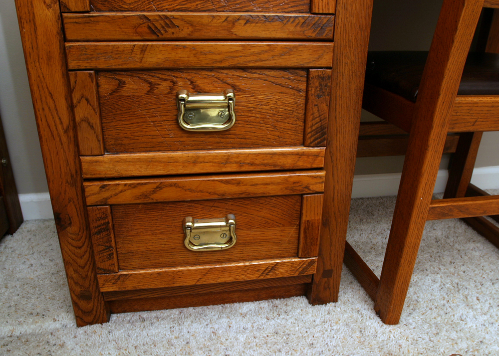 Young Hinkle Desk with Chair