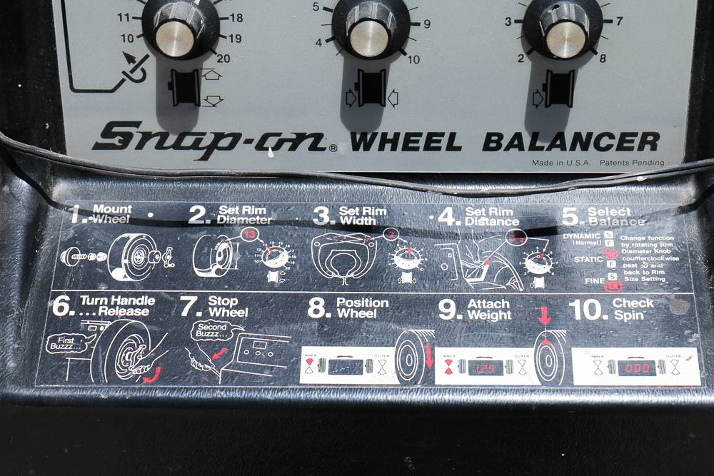 Snap-On Wheel Balancer with Accessories