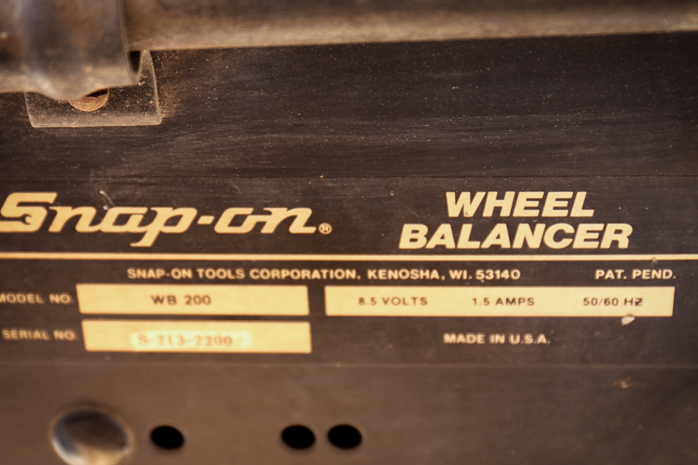 Snap-On Wheel Balancer with Accessories