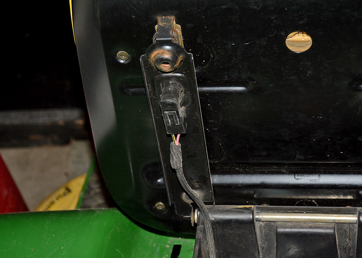 John Deere LX188 Riding Lawn Mower with Piranha 44" Mulching Deck