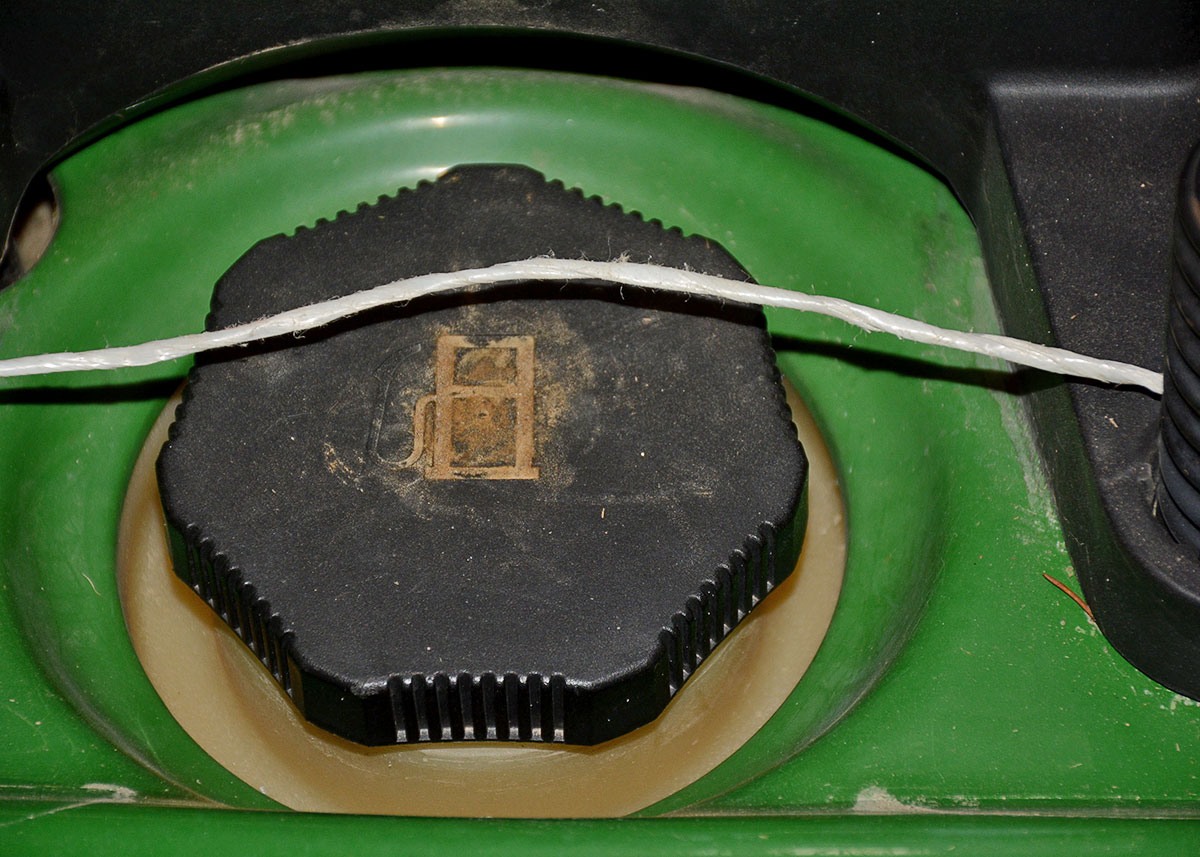 John Deere LX188 Riding Lawn Mower with Piranha 44" Mulching Deck