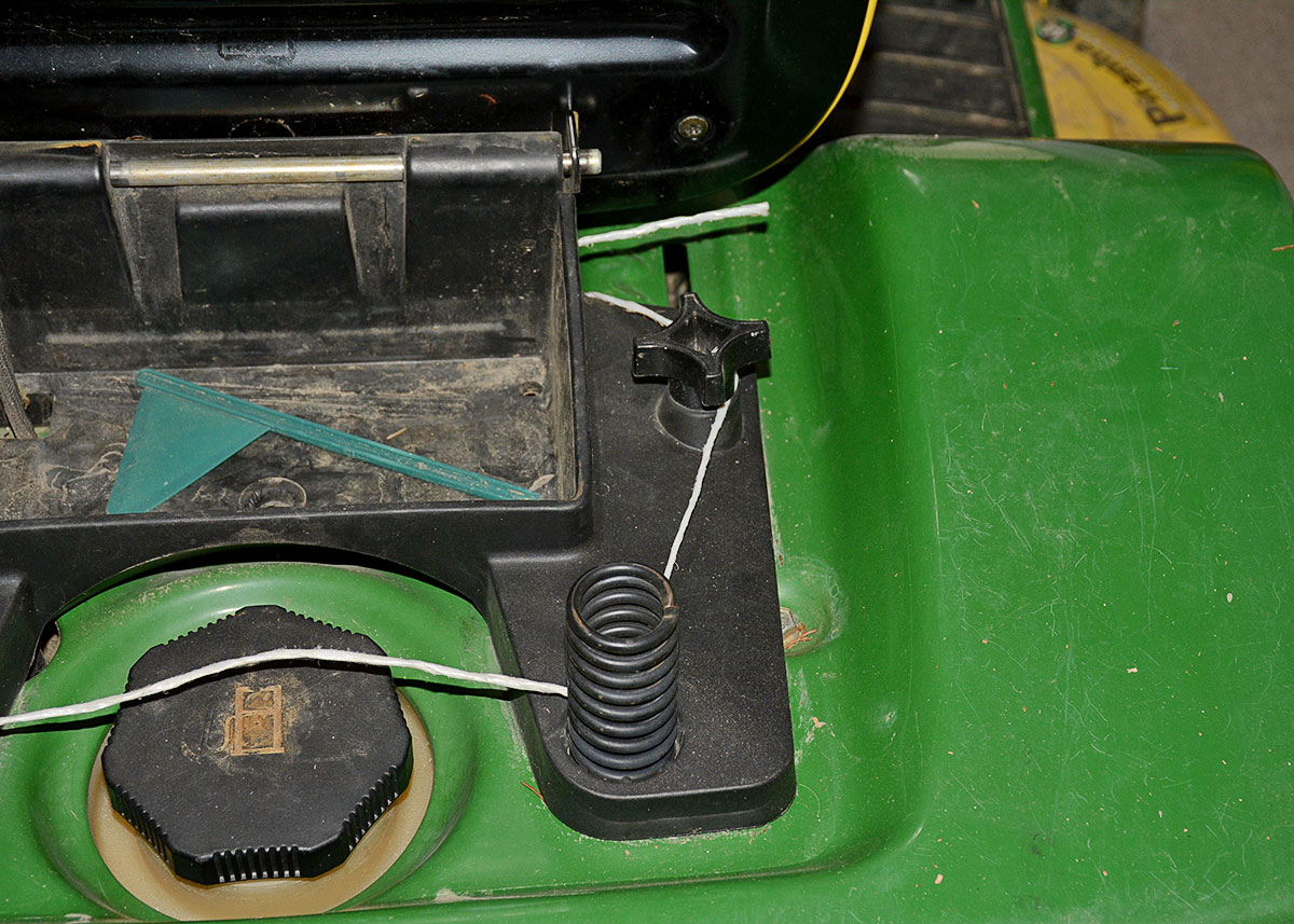 John Deere LX188 Riding Lawn Mower with Piranha 44" Mulching Deck