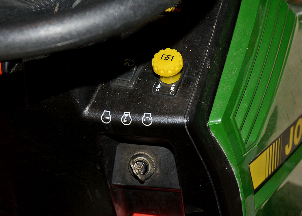 John Deere LX188 Riding Lawn Mower with Piranha 44" Mulching Deck