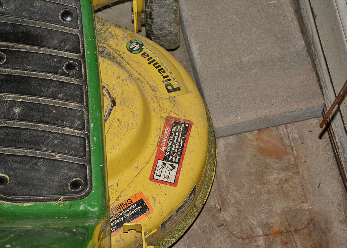 John Deere LX188 Riding Lawn Mower with Piranha 44" Mulching Deck