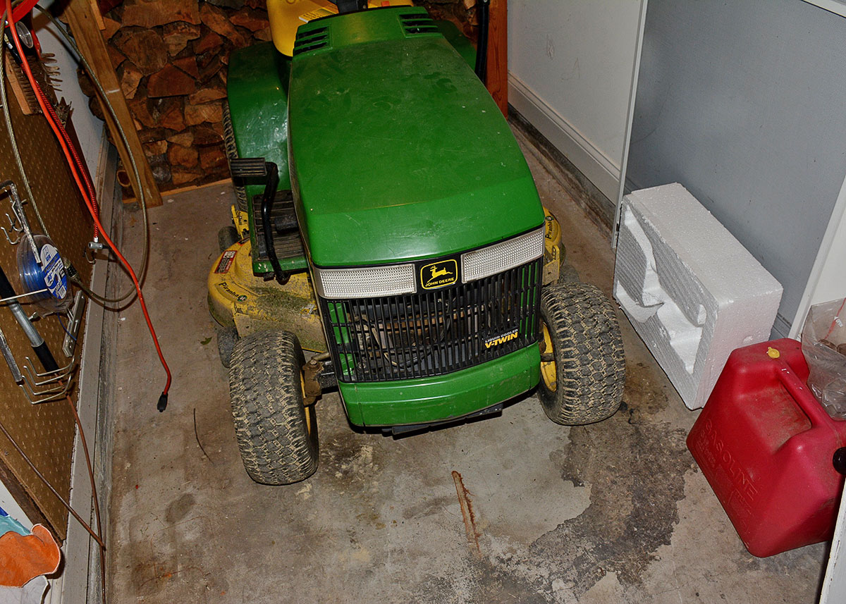 John Deere LX188 Riding Lawn Mower with Piranha 44" Mulching Deck