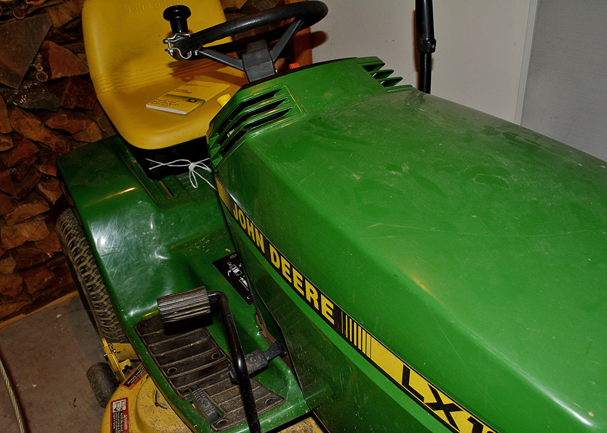 John Deere LX188 Riding Lawn Mower with Piranha 44" Mulching Deck