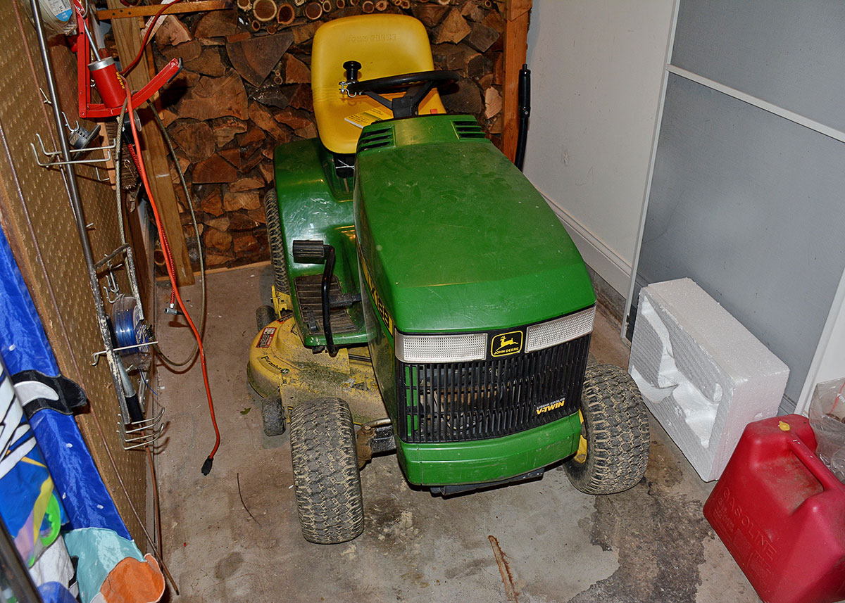 John Deere LX188 Riding Lawn Mower with Piranha 44" Mulching Deck