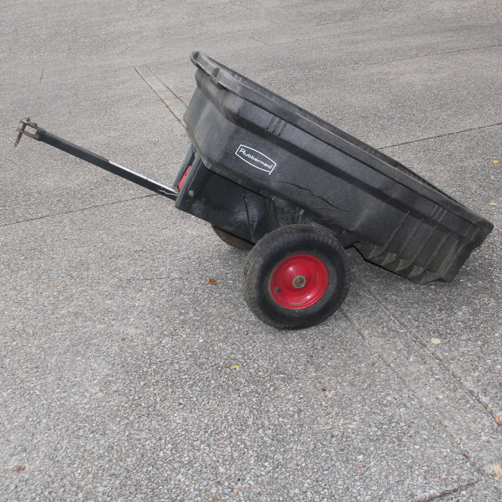 Outdoor Rubbermaid Dump Wagon