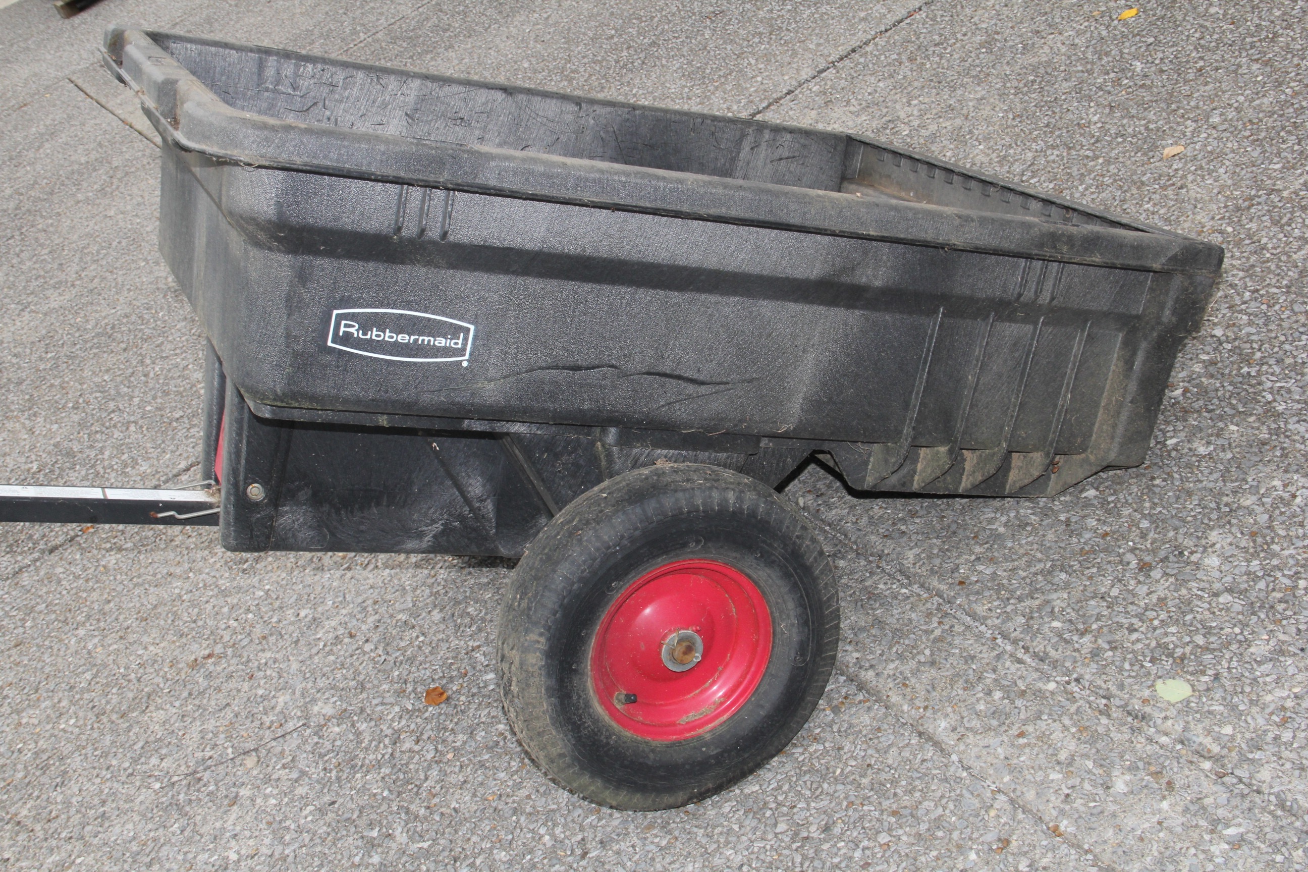 Outdoor Rubbermaid Dump Wagon