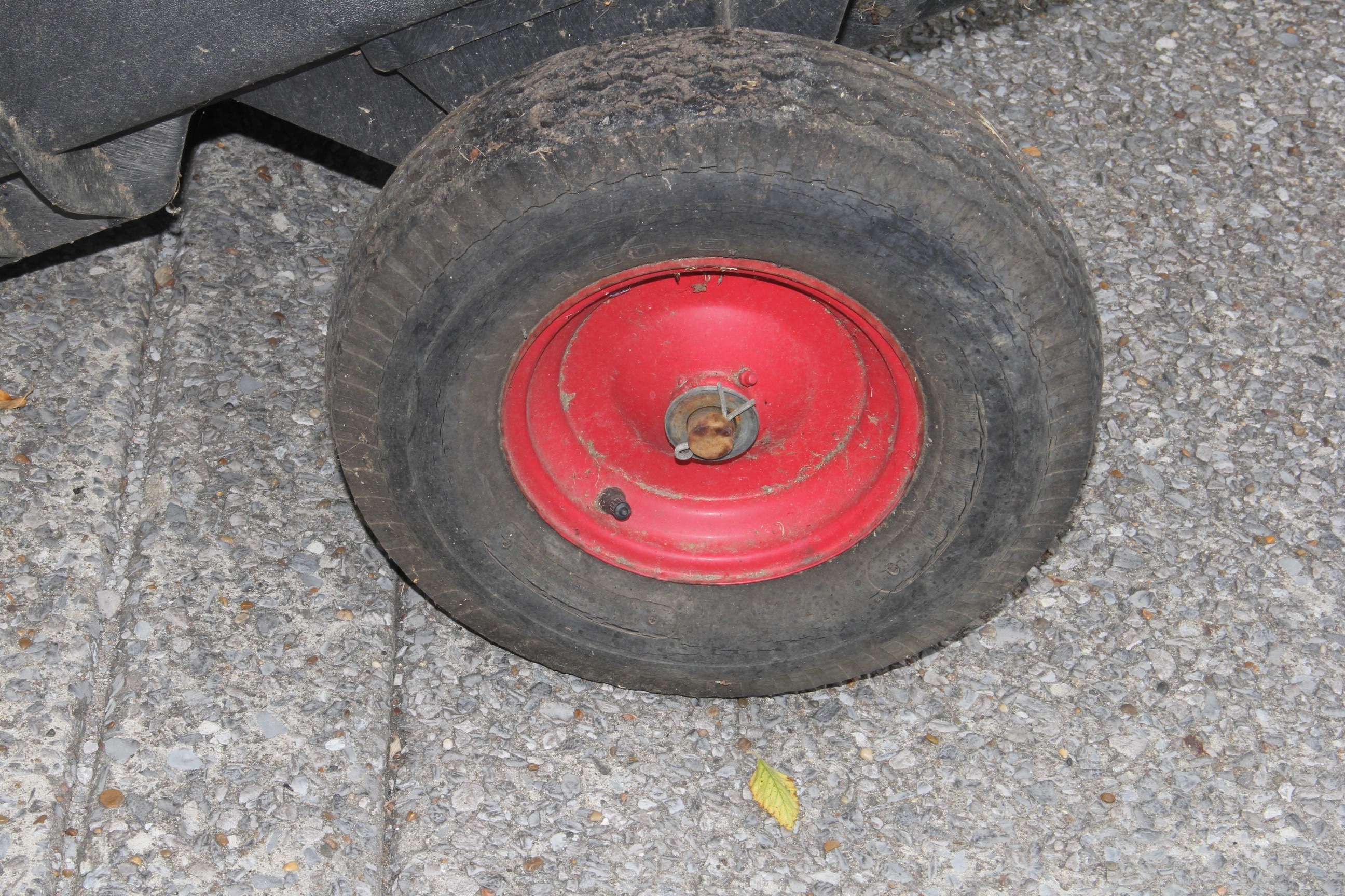 Outdoor Rubbermaid Dump Wagon