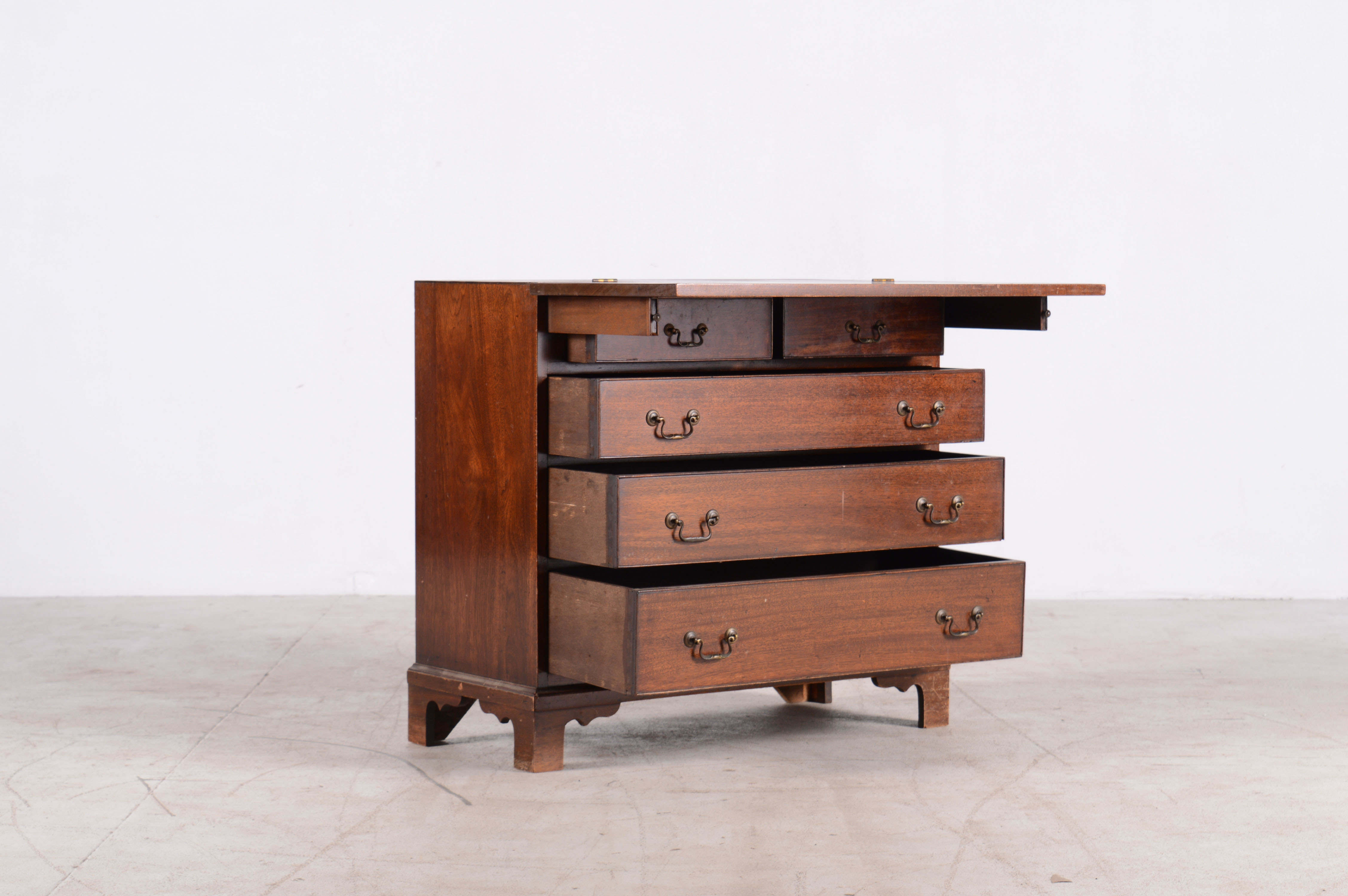 Vintage Chippendale Style Mahogany Bachelors Chest