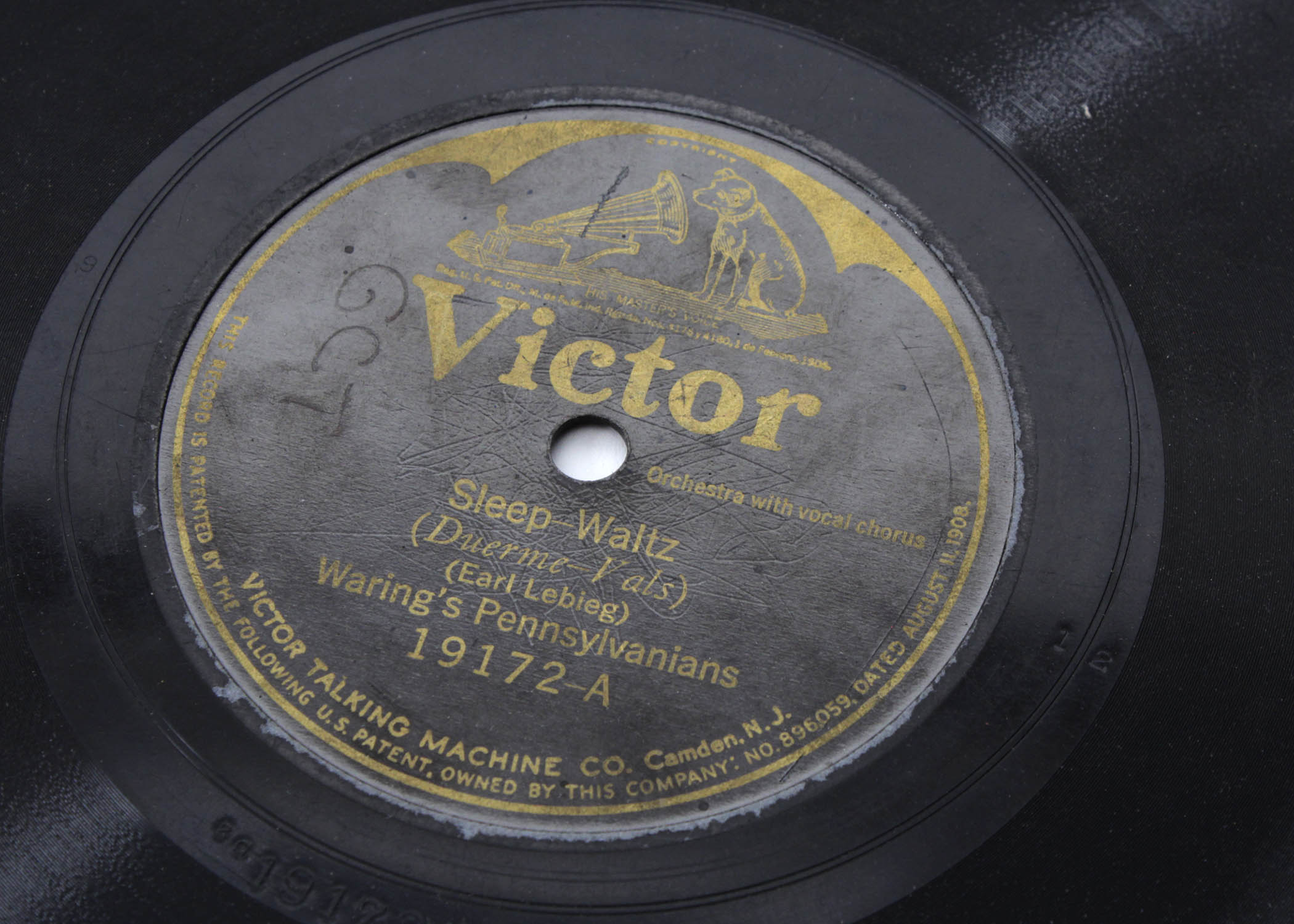 Vintage Horn Victrola  VIC.II 40944