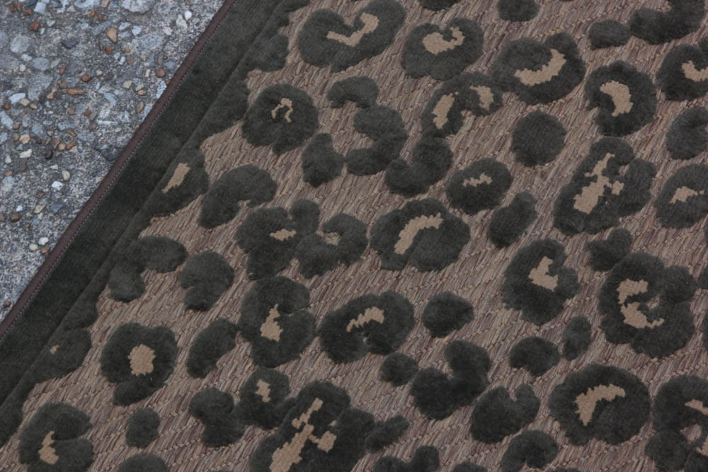 Couristan Urbane "Captivity" Area Rug