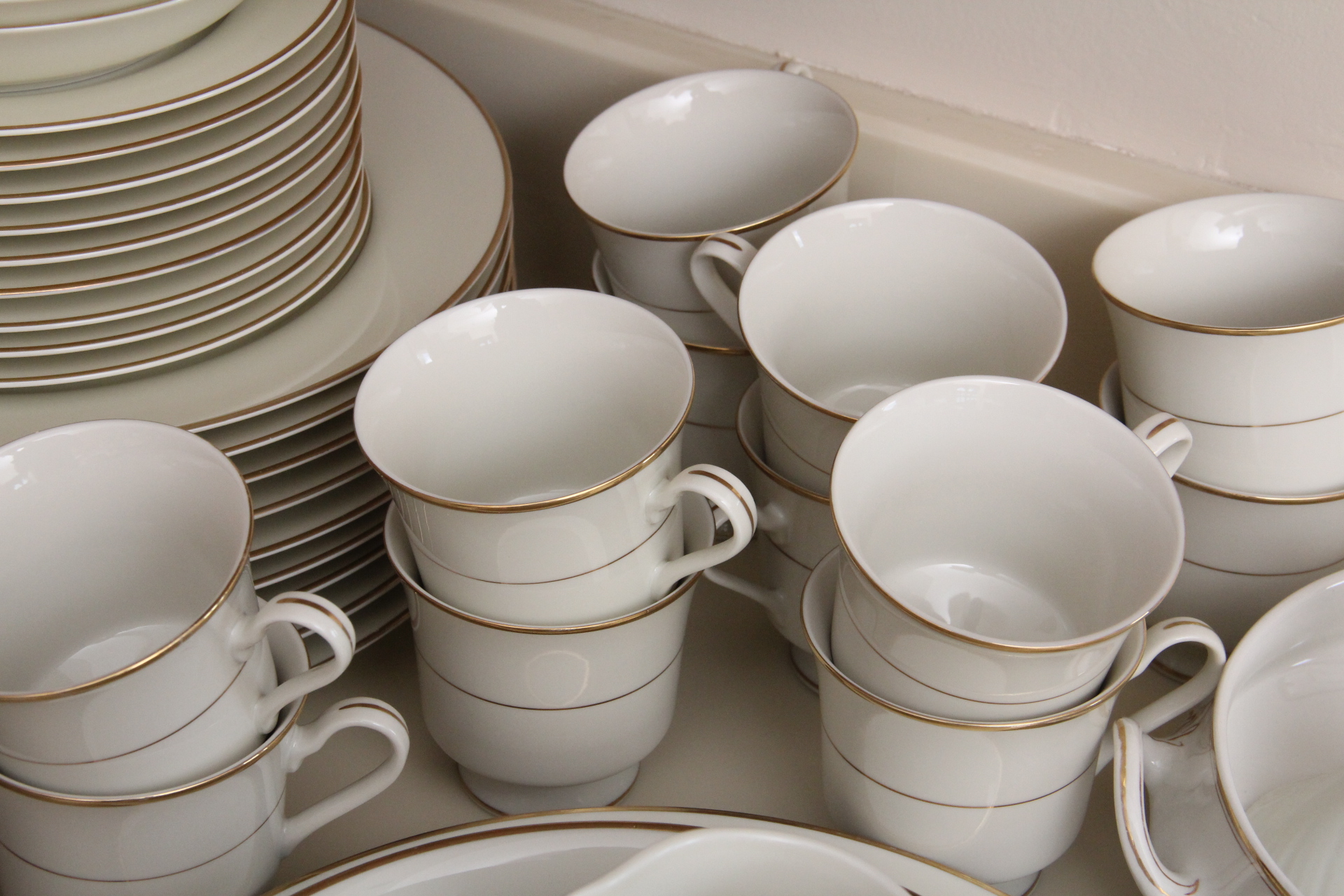 "Elegance" by Sakura Placeware