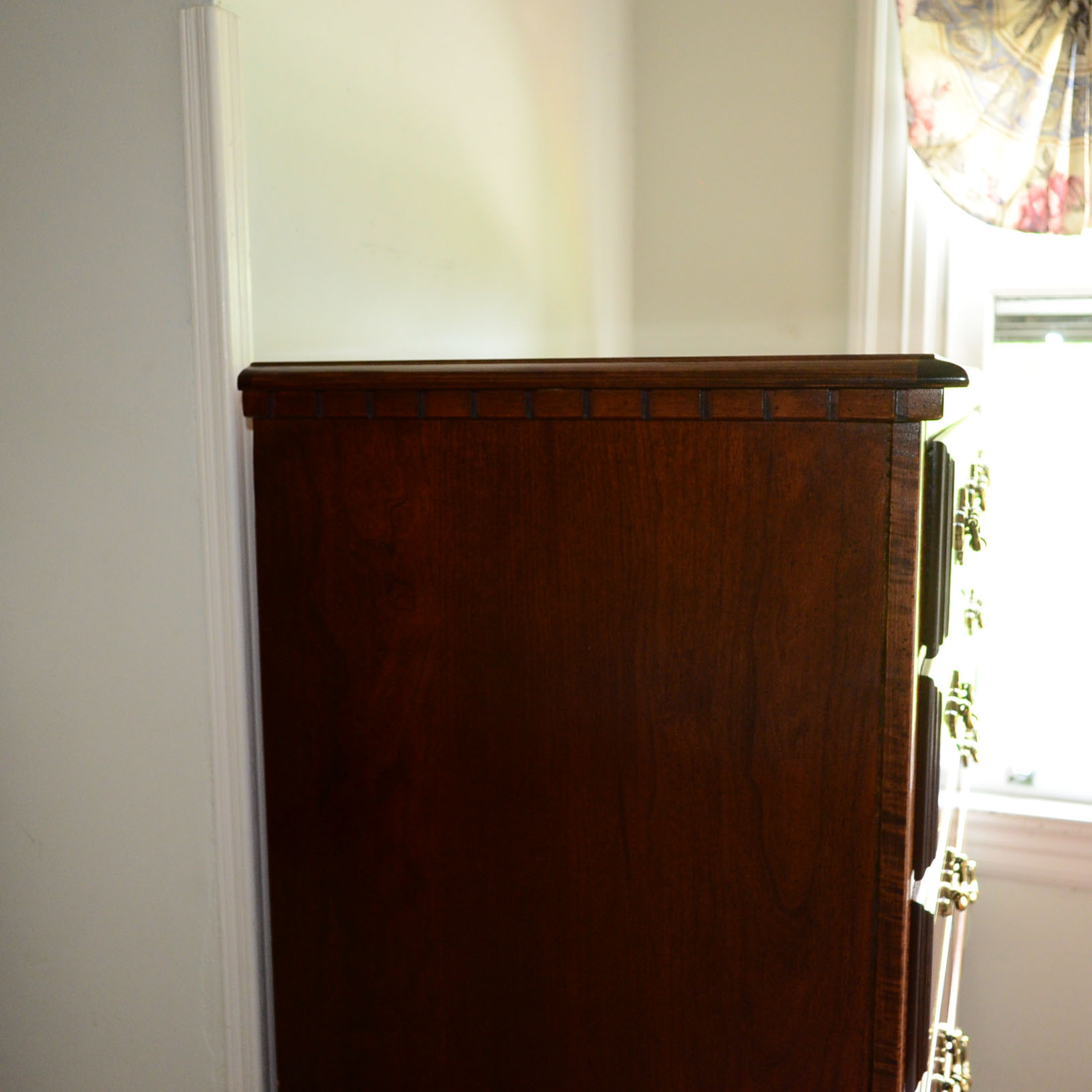 Traditional Mahogany Dresser