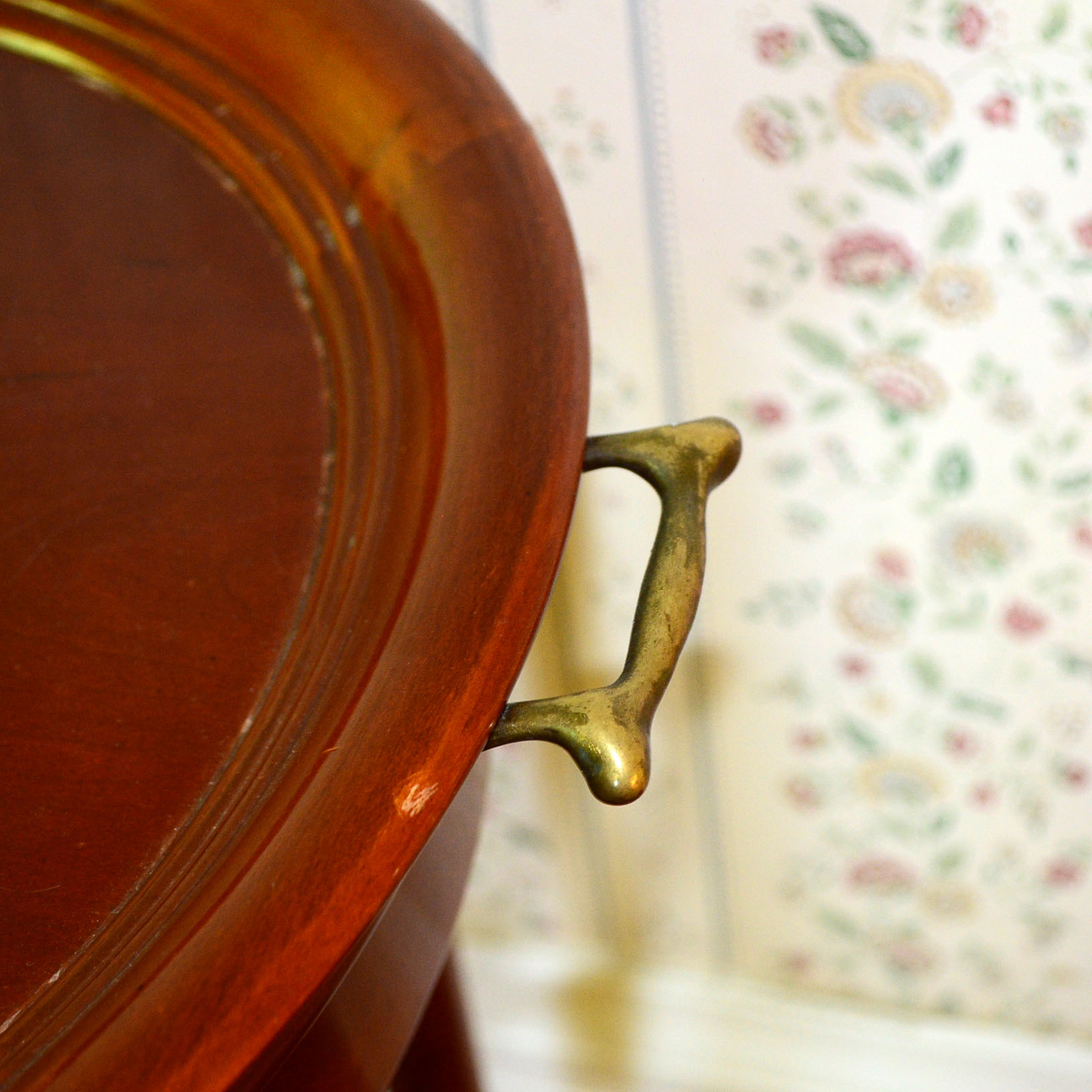 Bombay Company Round Accent Table With Tray Top