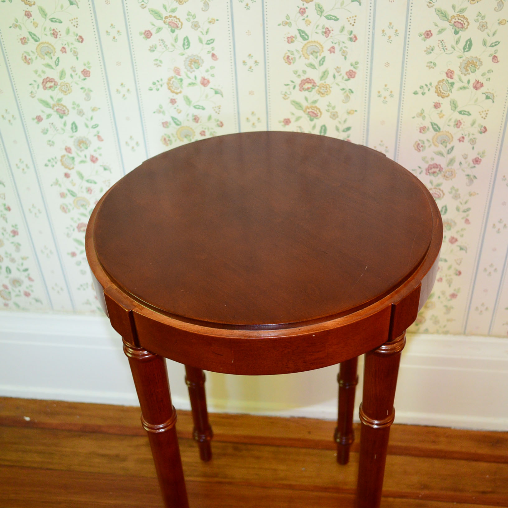 Bombay Company Round Accent Table With Tray Top