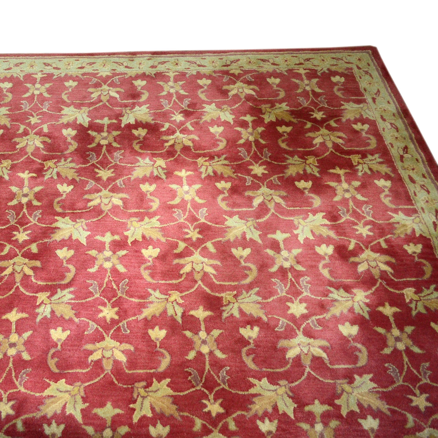 Traditional Power Loomed Area Rug
