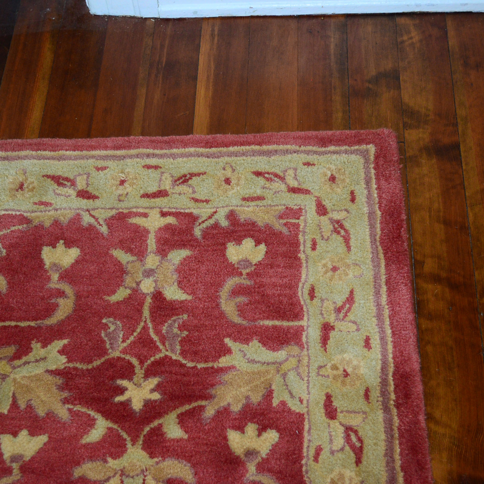 Traditional Power Loomed Area Rug