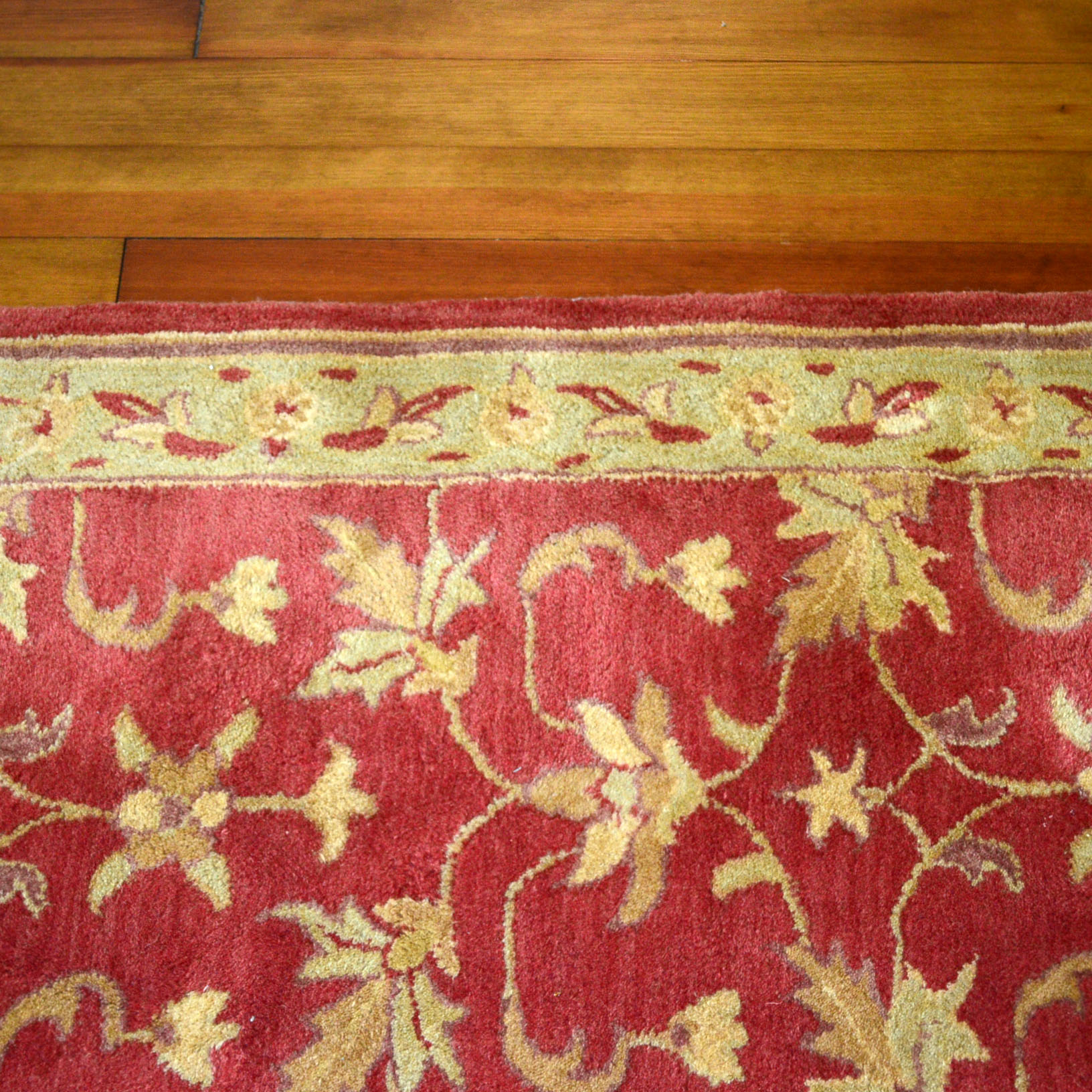 Traditional Power Loomed Area Rug