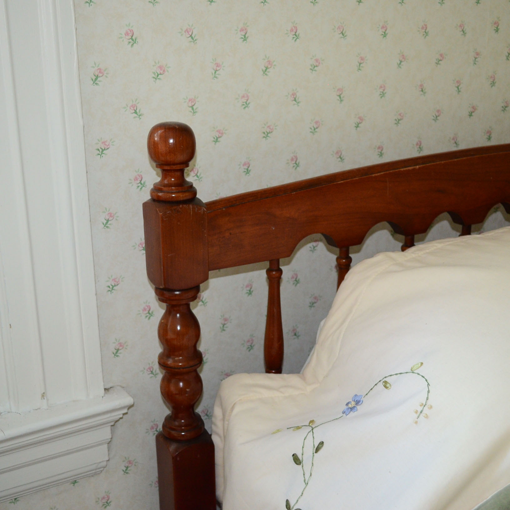 Twin Size Wood Bed Frame