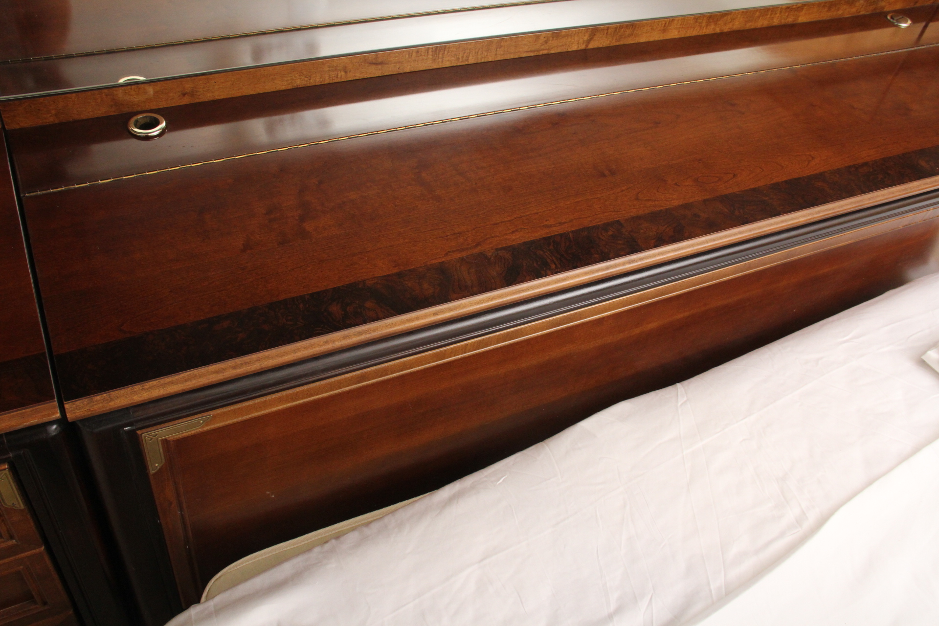 Broyhill "Premier Ming Dynasty" Queen Bed