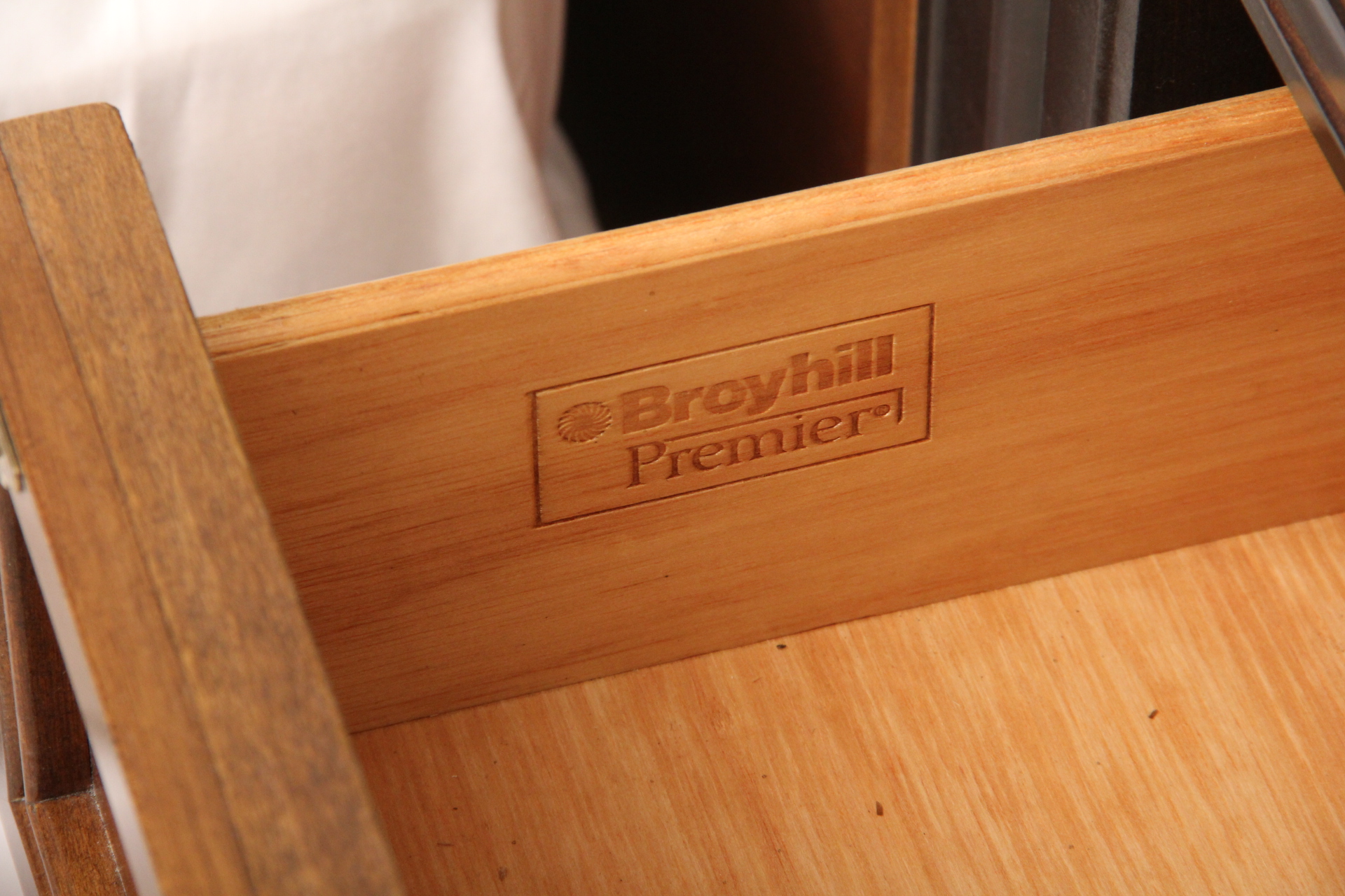 Broyhill "Premier Ming Dynasty" Queen Bed