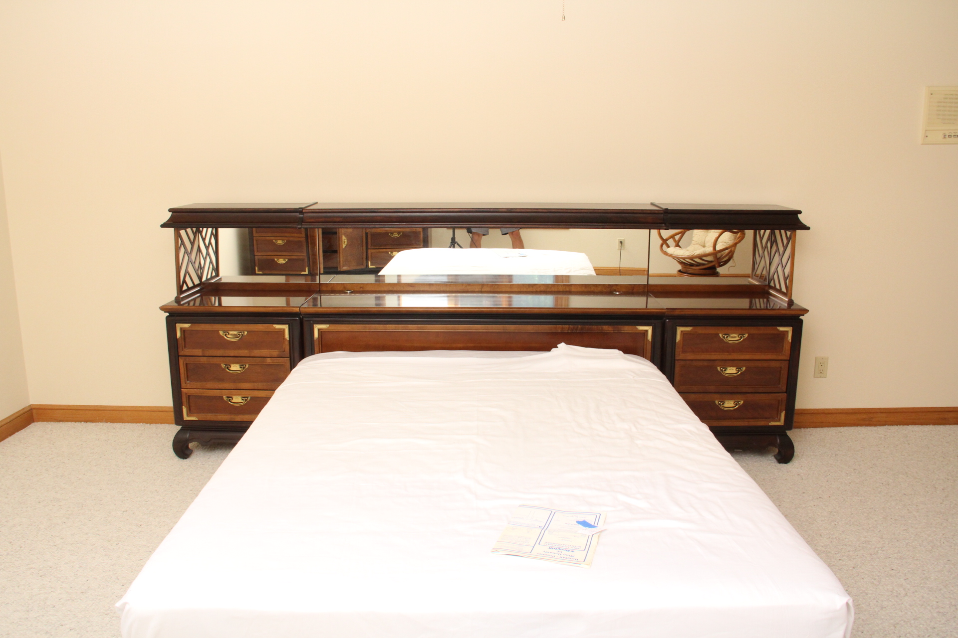 Broyhill "Premier Ming Dynasty" Queen Bed