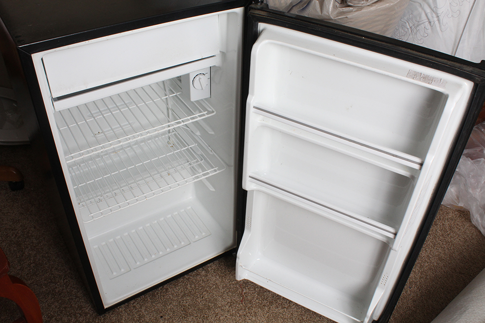 Kenmore Black Miniature Household Refrigerator