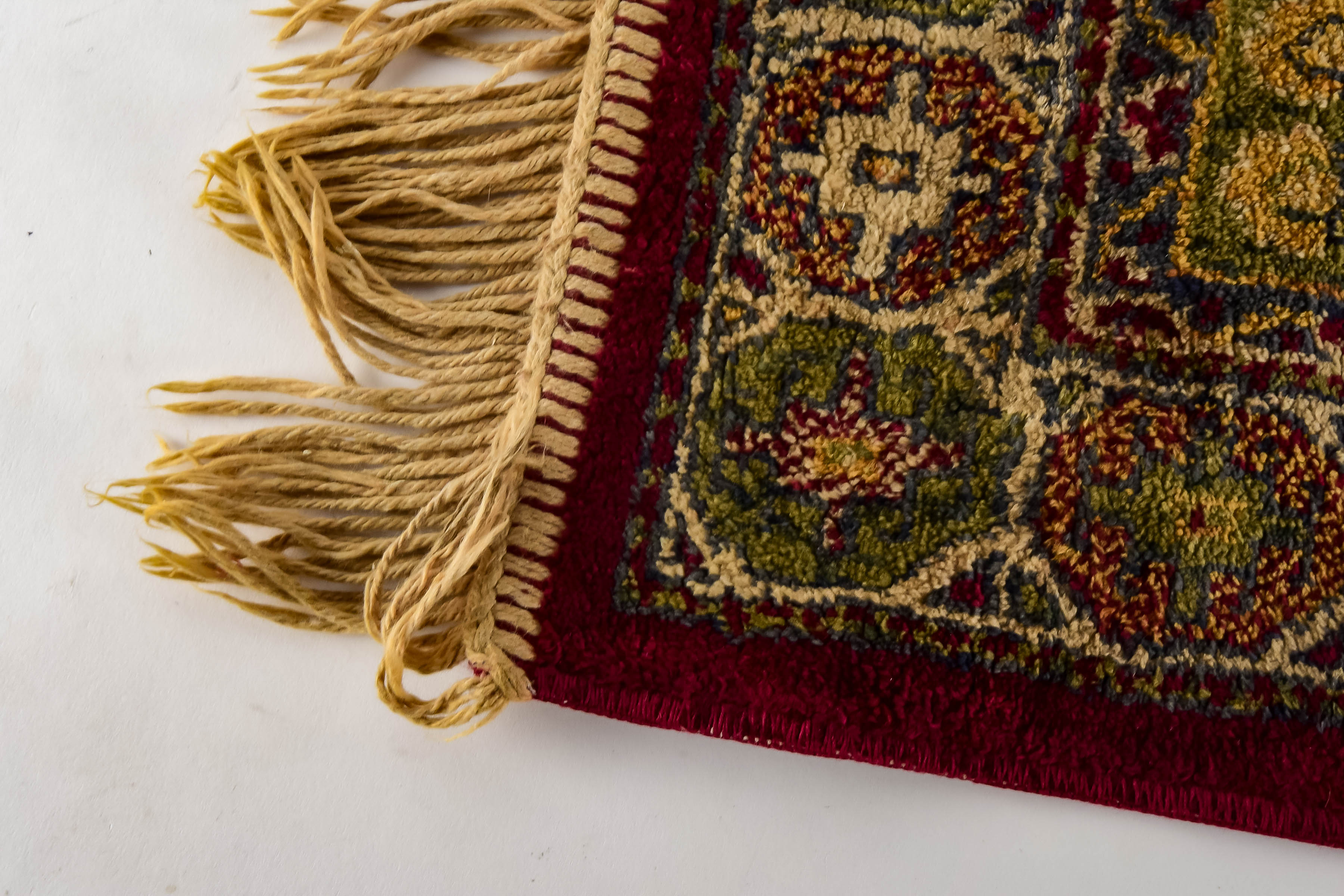 Machine-Made Bakhtiari-Style Wool Rug