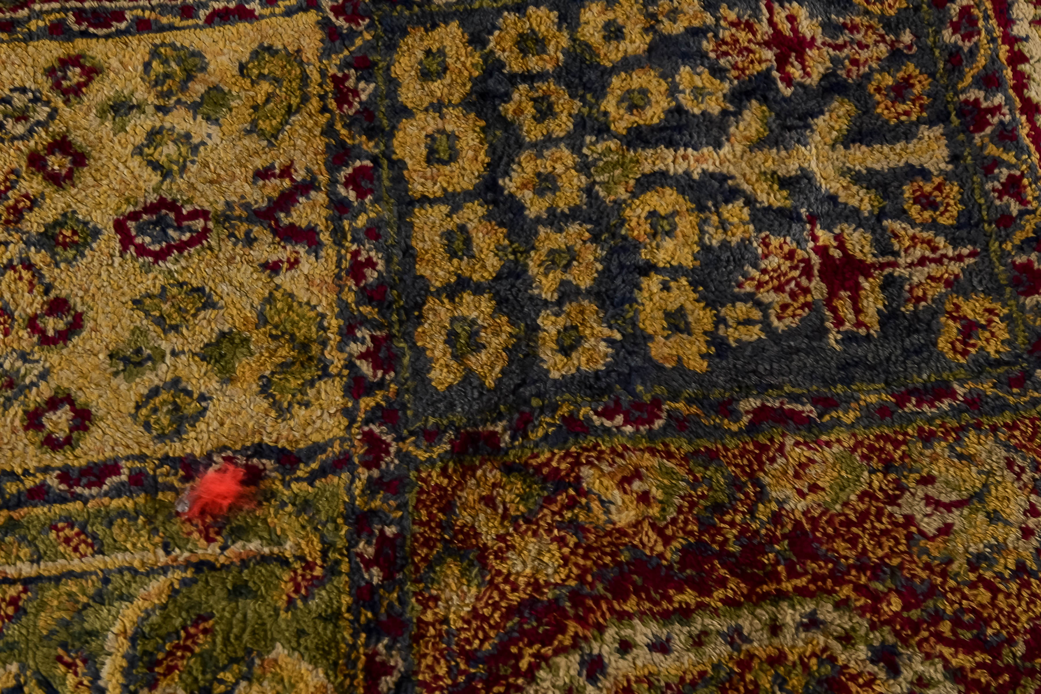Machine-Made Bakhtiari-Style Wool Rug