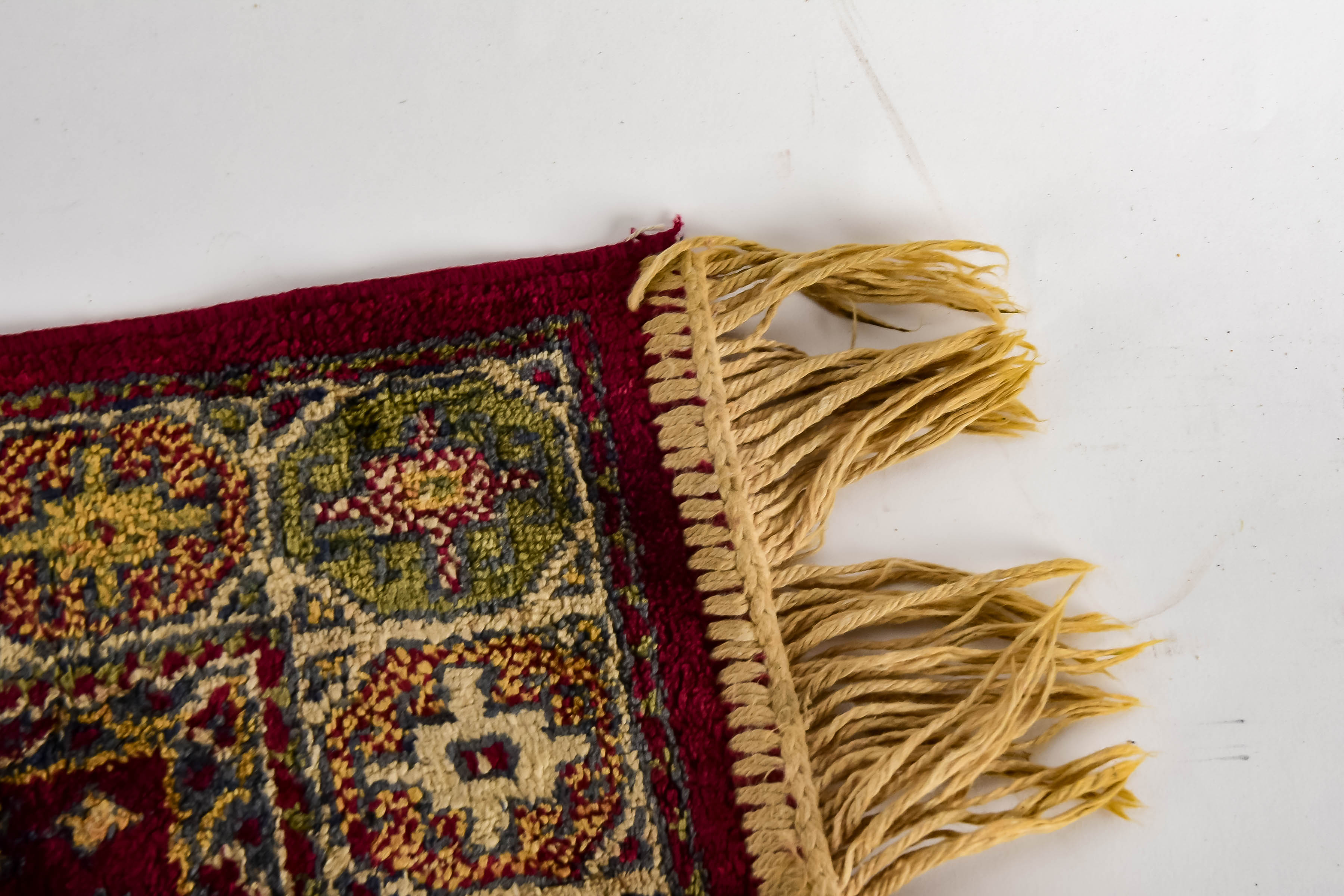 Machine-Made Bakhtiari-Style Wool Rug
